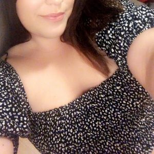 Forever 21 stretchy, floral print top